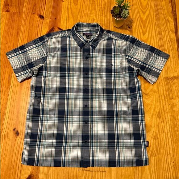 Patagonia Puckerware Button Up Shirt Mens LRG Short Sleeve Seersucker Blue Plaid - Picture 1 of 10